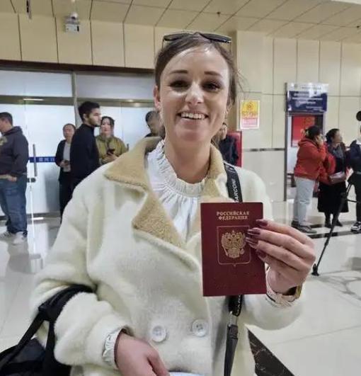 大量俄罗斯人涌入黑河，大厅挤满俄罗斯人！问题来了：俄罗斯人来中国最喜欢干什么？