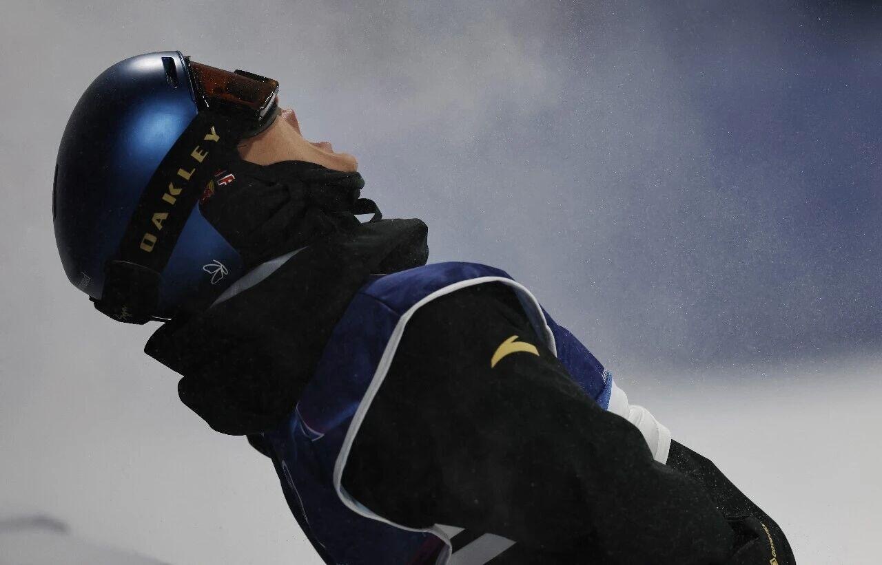 苏翊鸣健康接力棒接接接苏翊鸣赛场上的坚持，源于对健康的极致管理。冠军的荣耀会闪耀