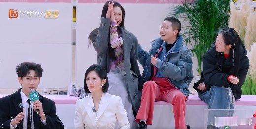 管乐[超话]管乐一句话直接让蒋一侨无语不得不说，管乐这反应速度太快了，一句 “转