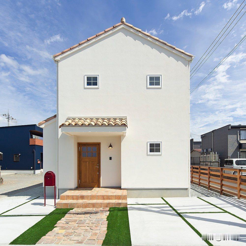为什么日本的人口密度这么大还能住一户建，中国只能住楼房？

我们先要搞清楚，搞高