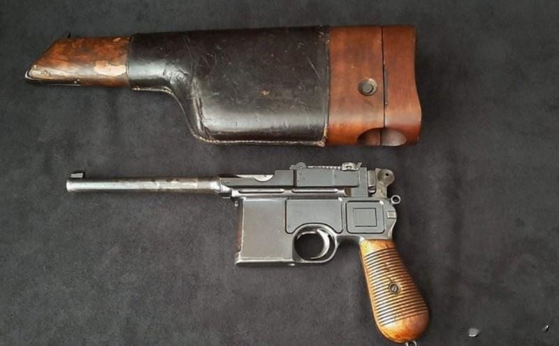 虽然大家习惯性的称毛瑟C96驳壳枪在亚洲流行，但是在欧洲没有赢得一个欧洲国家军队