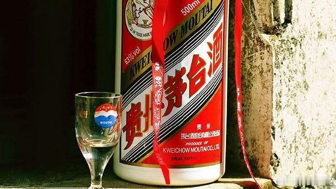 【茅台回应首位代言人张艺兴】茅台 张艺兴 5月7日上午消息，近日，多个大V账号提