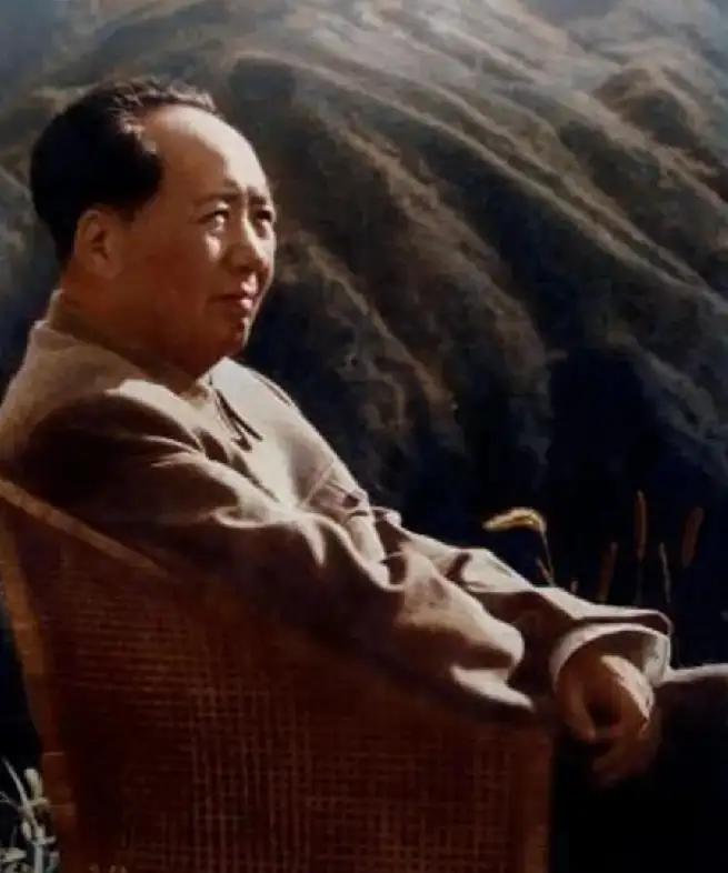 《沁园春·咏毛主席》
乱世沉浮，谁主神州？日出韶峰。
念湘江击水，井冈燃火；长征