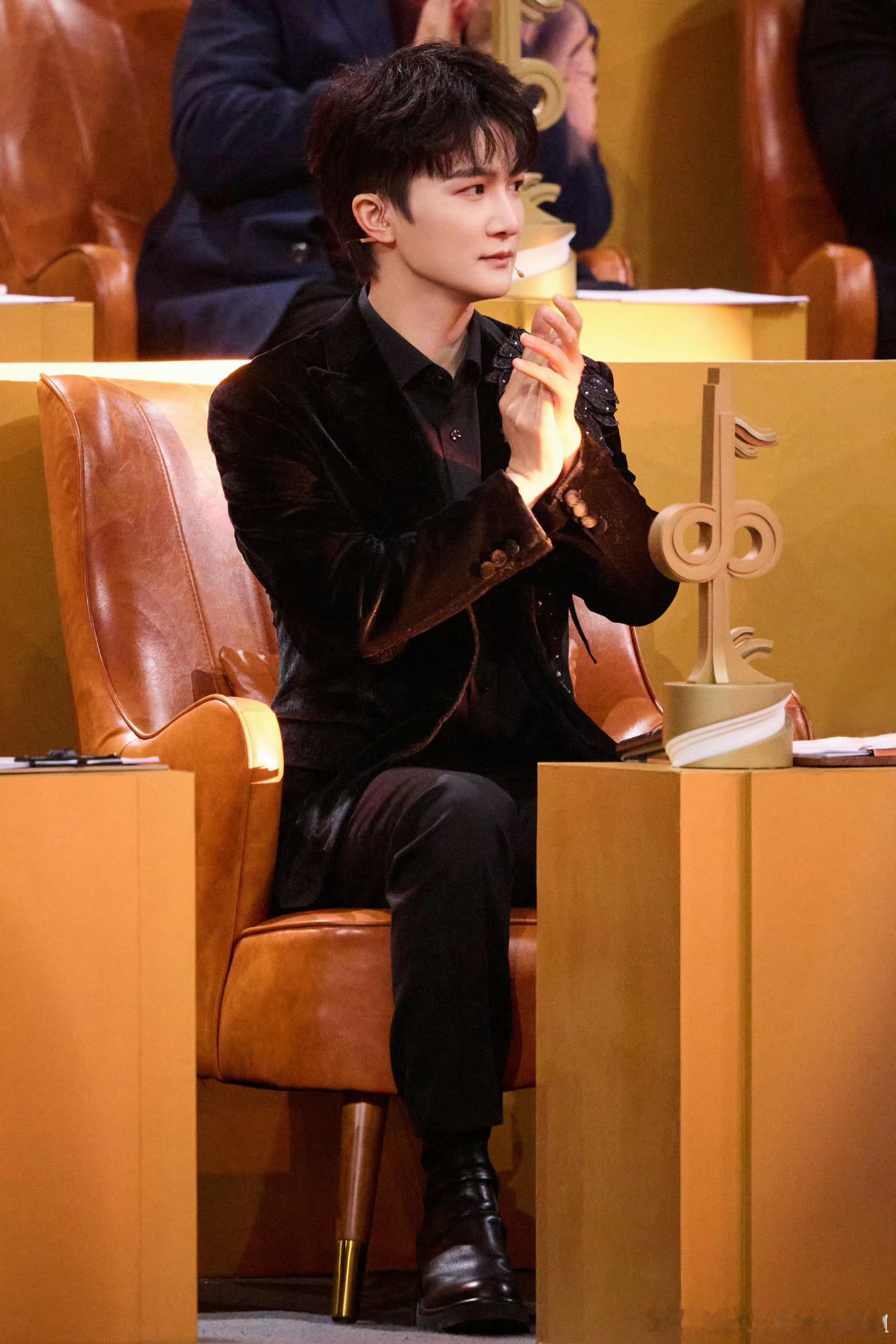 周深中国唱将收官战舞台，专注专业！ 