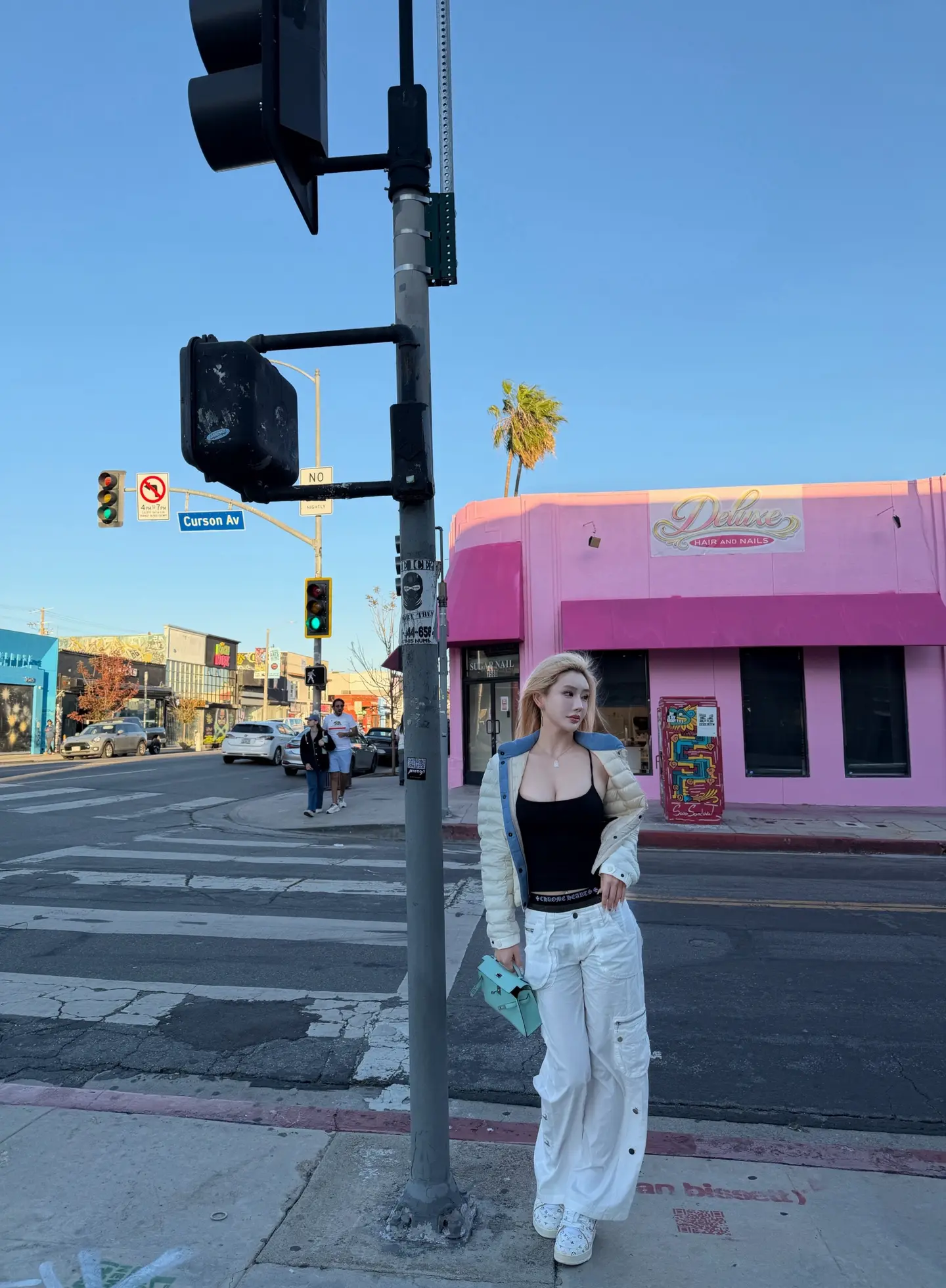 想了半天伤感文案 算了姐emo不起来