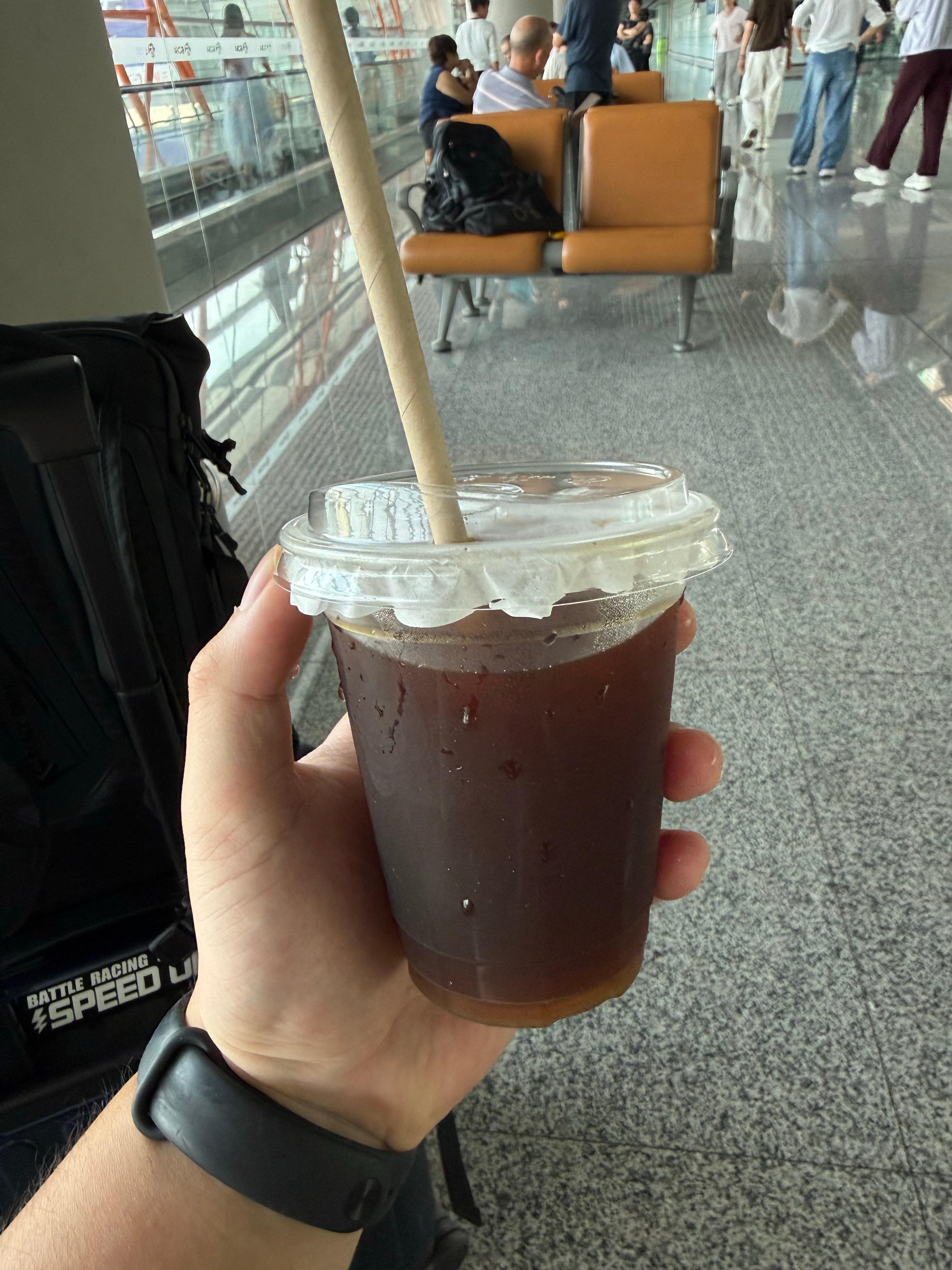 尴尬了，以为这个套餐是配的可乐，结果是杯冰美式[泪奔]实在是太牛马了……  ​​
