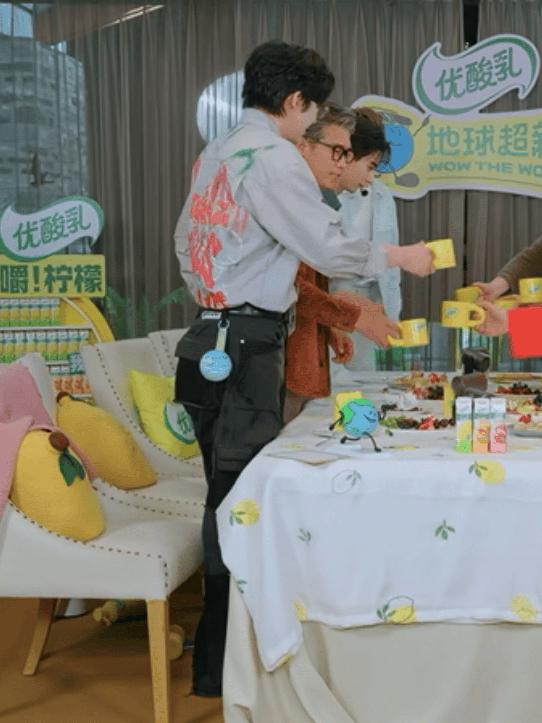 这也太翘了 刘宇宁地球超新鲜
