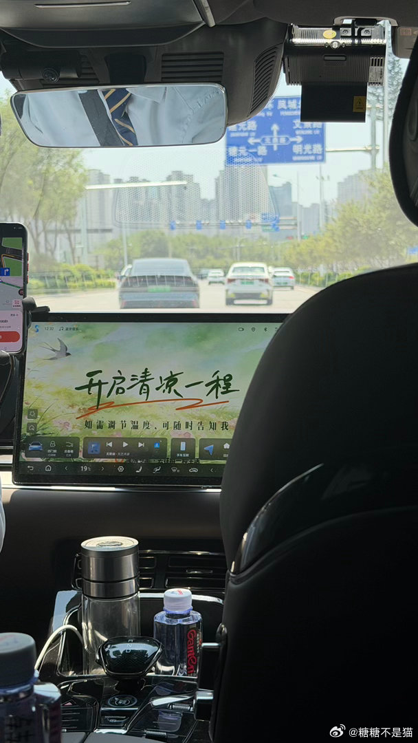 反正今天西安是这几天出门溜达的城市中，最热的一个地，也许明天合肥也热 西安