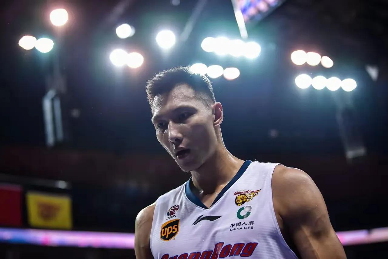 易建联，太让人失望了！
   最近网上爆料的易建联嫖娼一事，令人惊愕不已！
  