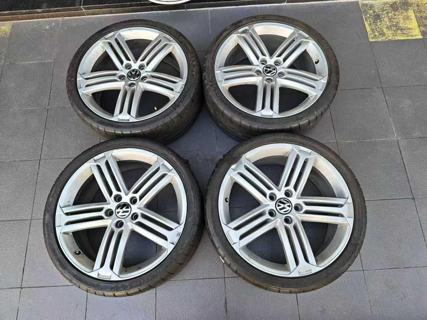 忙碌的一天开始喽！分享一下最近到货的原厂轮毂， 都是现货 ！① 昊铂SSR ，戴