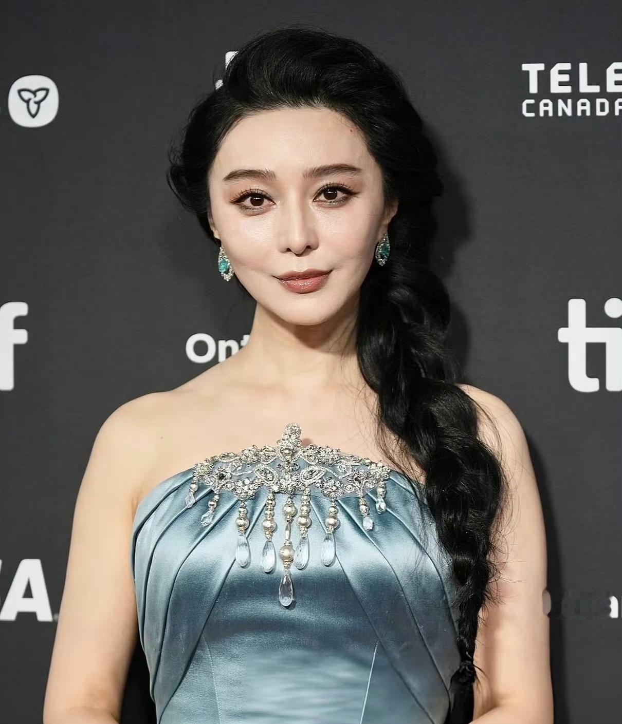唉，再美的女人也老了。。
比不上同龄女明星杨蓉、薛凯琪、钟欣潼（阿娇）、张萌的状