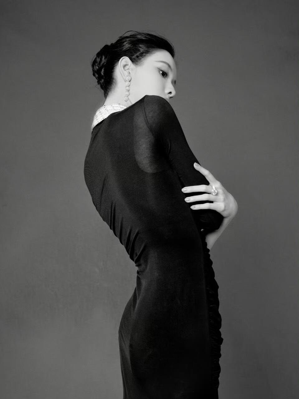 陈都灵早期模特图模特时期的陈都灵陈都灵的比例怎么……就问一句谁看陈都灵的身段不说