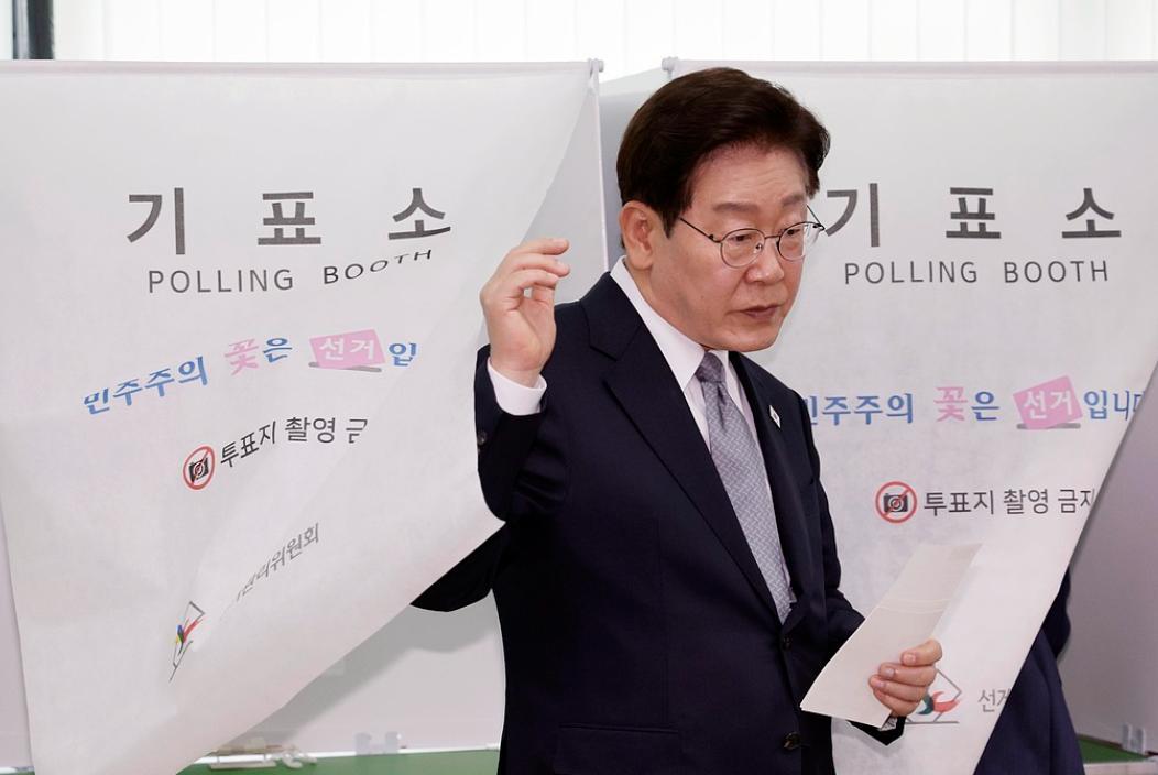 韩国总统李在明在地方选举大胜后，火速提名韩成书为新任国务总理。若提名通过，她将成