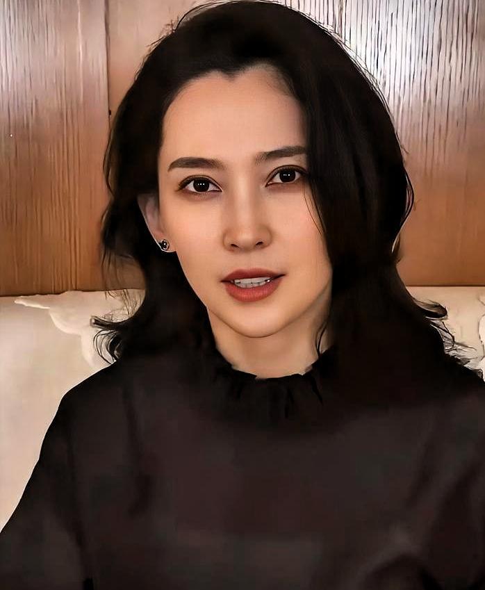 森林北回应整容太敢说！承认眼部做手术，反倒证明没整容？圈内人一句话点破真相！
 