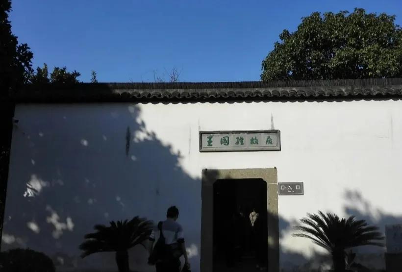 最是人间留不住，朱颜辞镜花辞树！