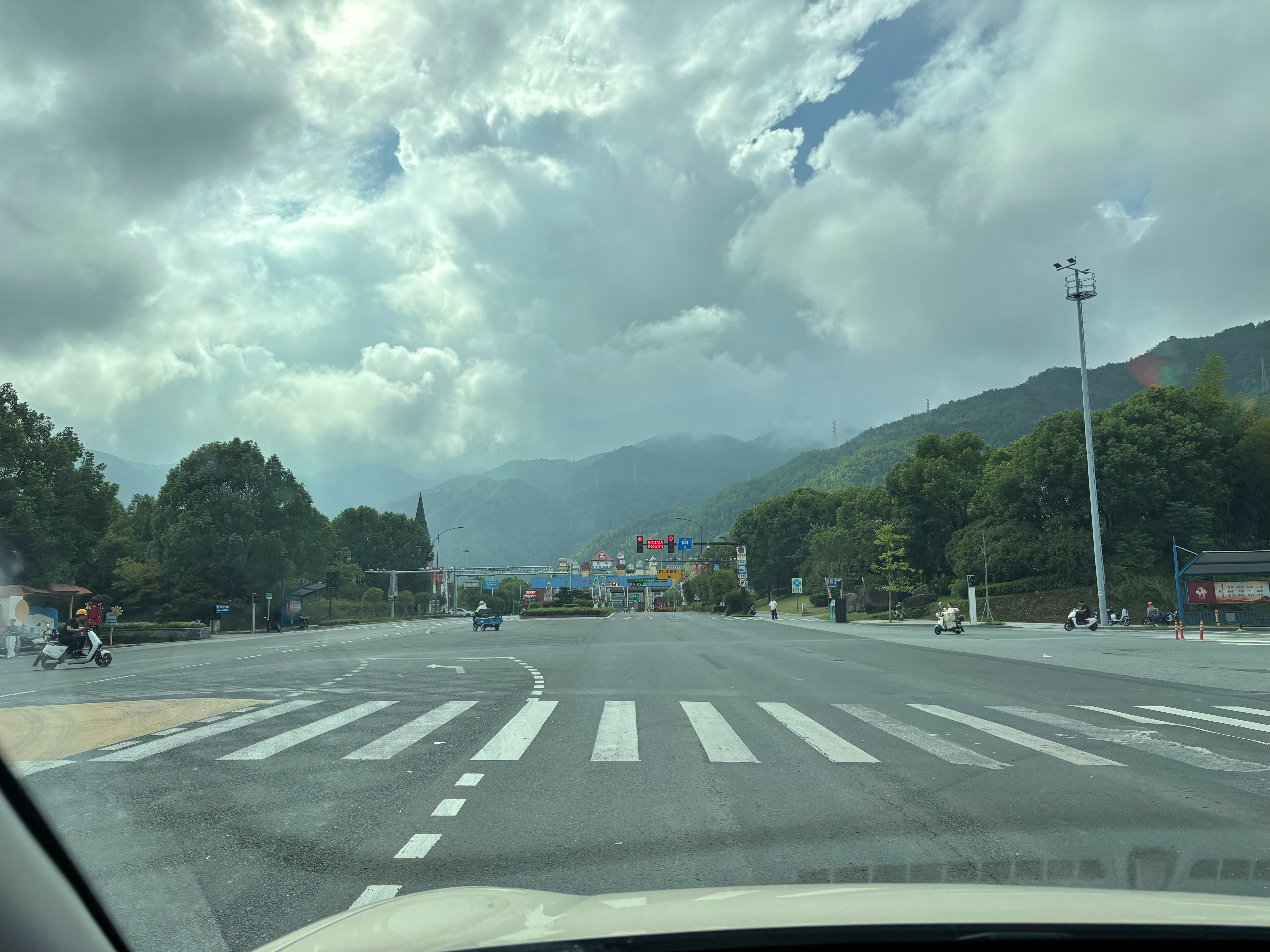 上班路上的天，有点朦胧美