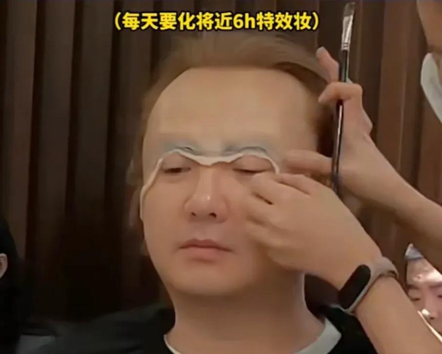 沈腾，太豁得出去了！

7月17日，沈腾突然冲上热搜，原因是他在后台化妆的视频曝