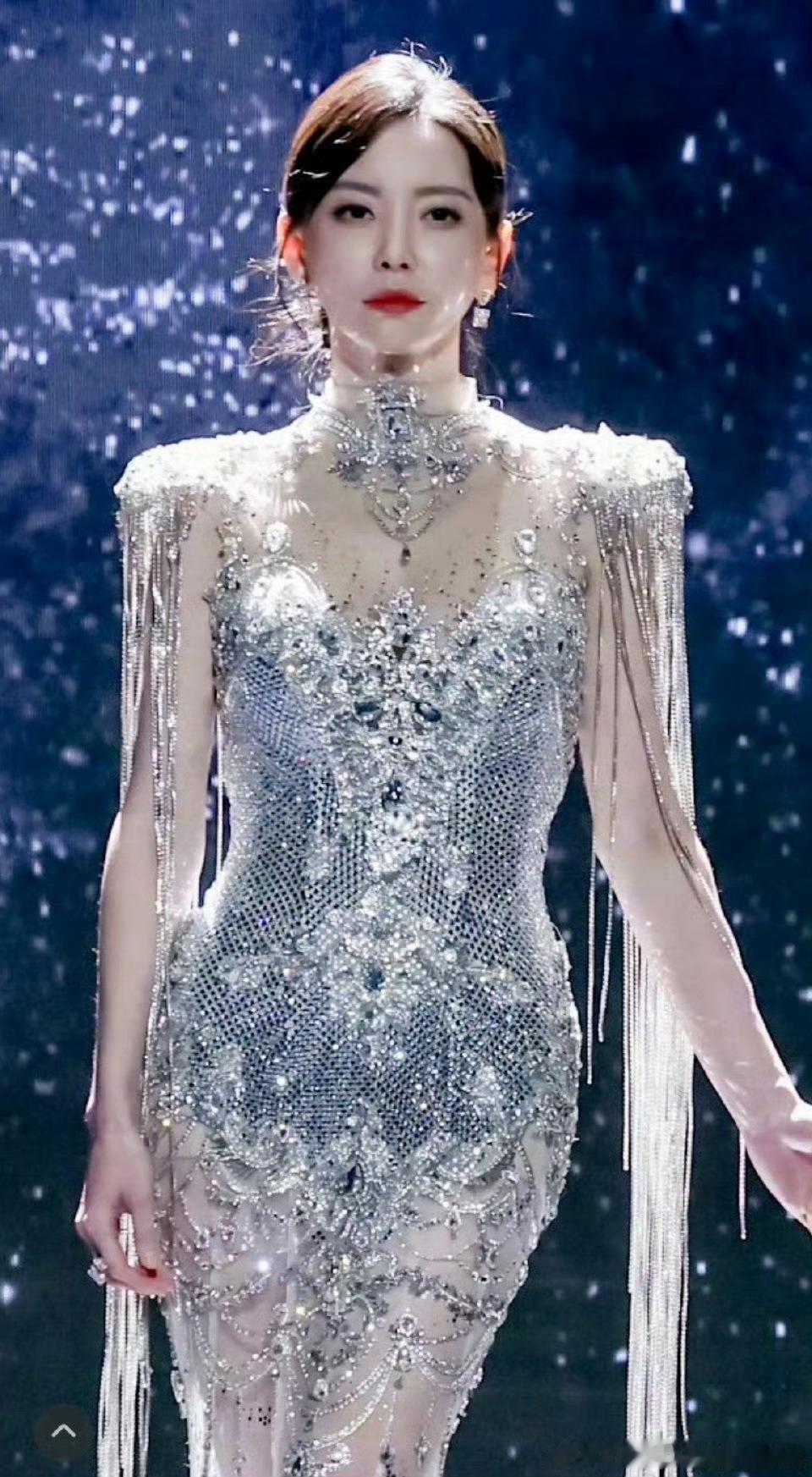 于文文新的一年开始惜命 惜命不是胆小，是终于听懂了身体的提醒。于文文这句话值得刻