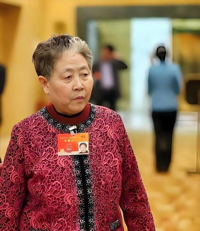 2018年，陶华碧在一次采访中提到，老干妈之所以一直使用某家玻璃厂的瓶子，并不是