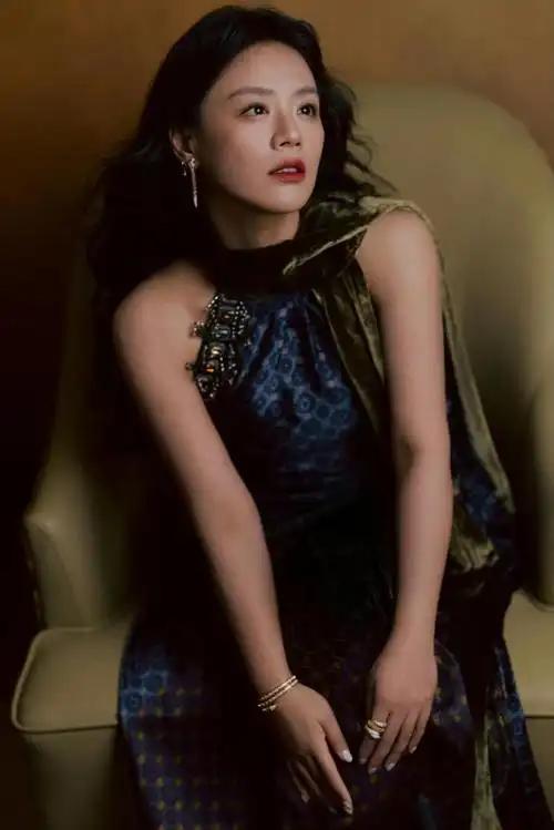 2026年3月5日，演员马思纯在杨天真的播客节目《天真不天真》中亲口承认单身，间