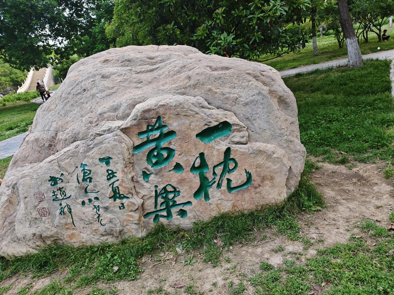 一起聊聊，你接受婚后和另一半父母住在一起吗？
俺同事，女孩儿。她今年国庆节就要结