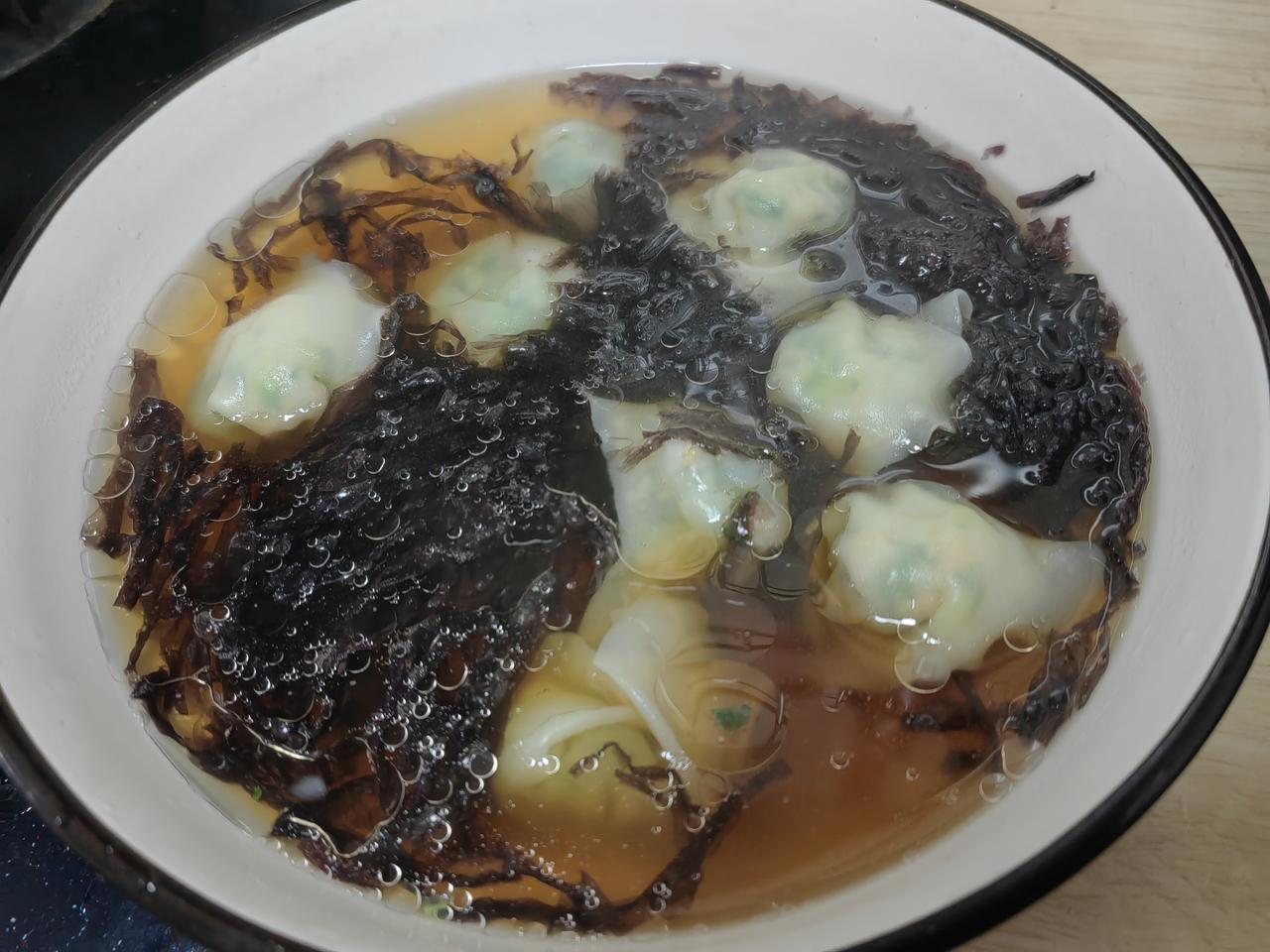 早餐，继续馄饨。
今天收拾好行李，明天下江南。