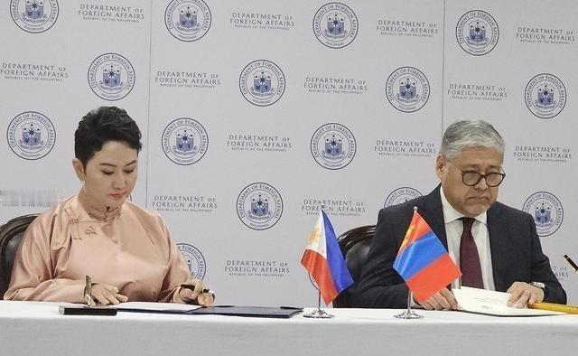 蒙古外长访菲，开口就说“支持菲律宾在南海的权益”，不料下一刻就彻底破防!
蒙古国