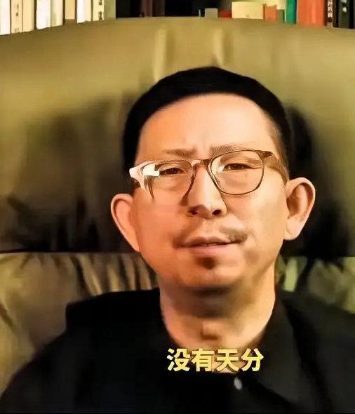 丁太升说张远：没有天分，声音没魅力，比普通人强一丢丢。最后补了一句：这次唱得挺稳