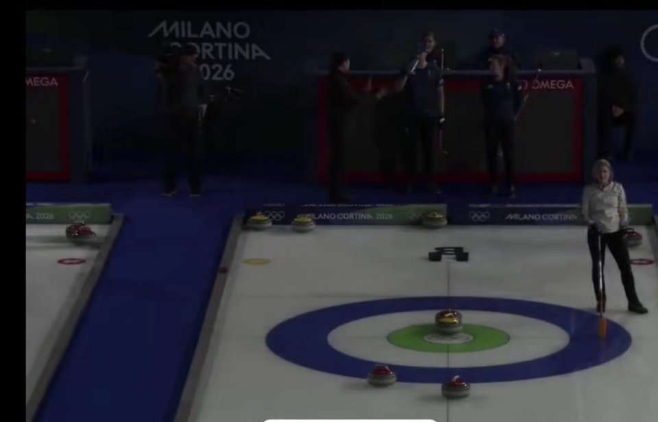 米兰冬奥赛场发生停电事故米兰冬奥冰壶赛场突发停电！70年老场馆开赛5分钟陷入黑暗