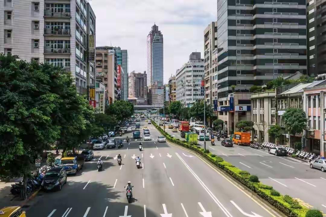 郑丽文再次发声，大陆是我们的亲人。这一声呼唤，像春风拂面，温暖了无数漂泊在外的心