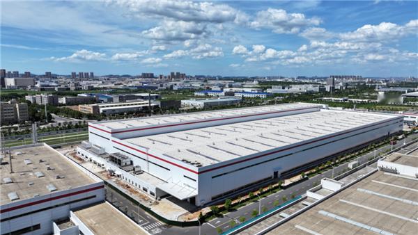 东风汽车全球最大一体化压铸工厂竣工，16000吨双产线可提升产能30%，车身减重