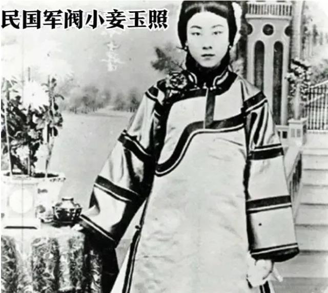 1917年，40岁军阀王德庆病逝。临终前，他偷偷留给17岁小妾30万大洋，嘱咐小