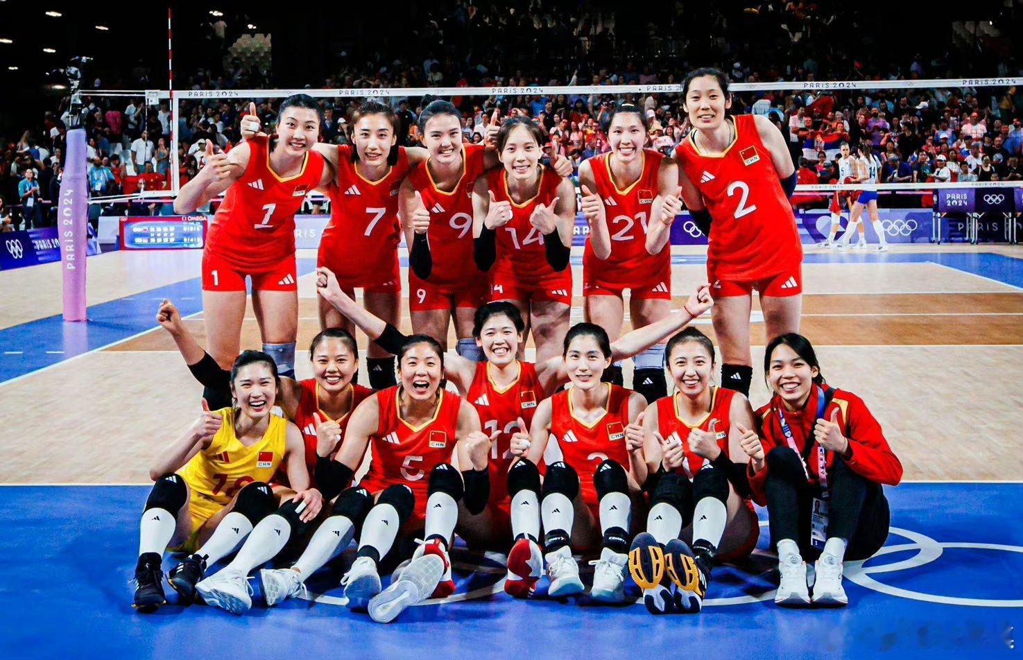 #惠若琪 我们爱你中国女排#前女排国手惠若琪，在直播评述中，声音几度哽咽，深情致