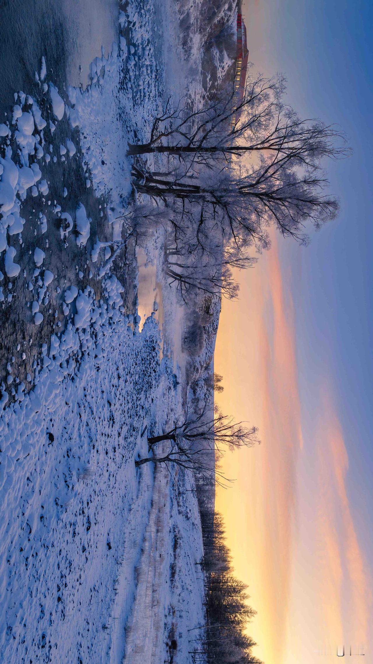 阿尔山不冻河之晨