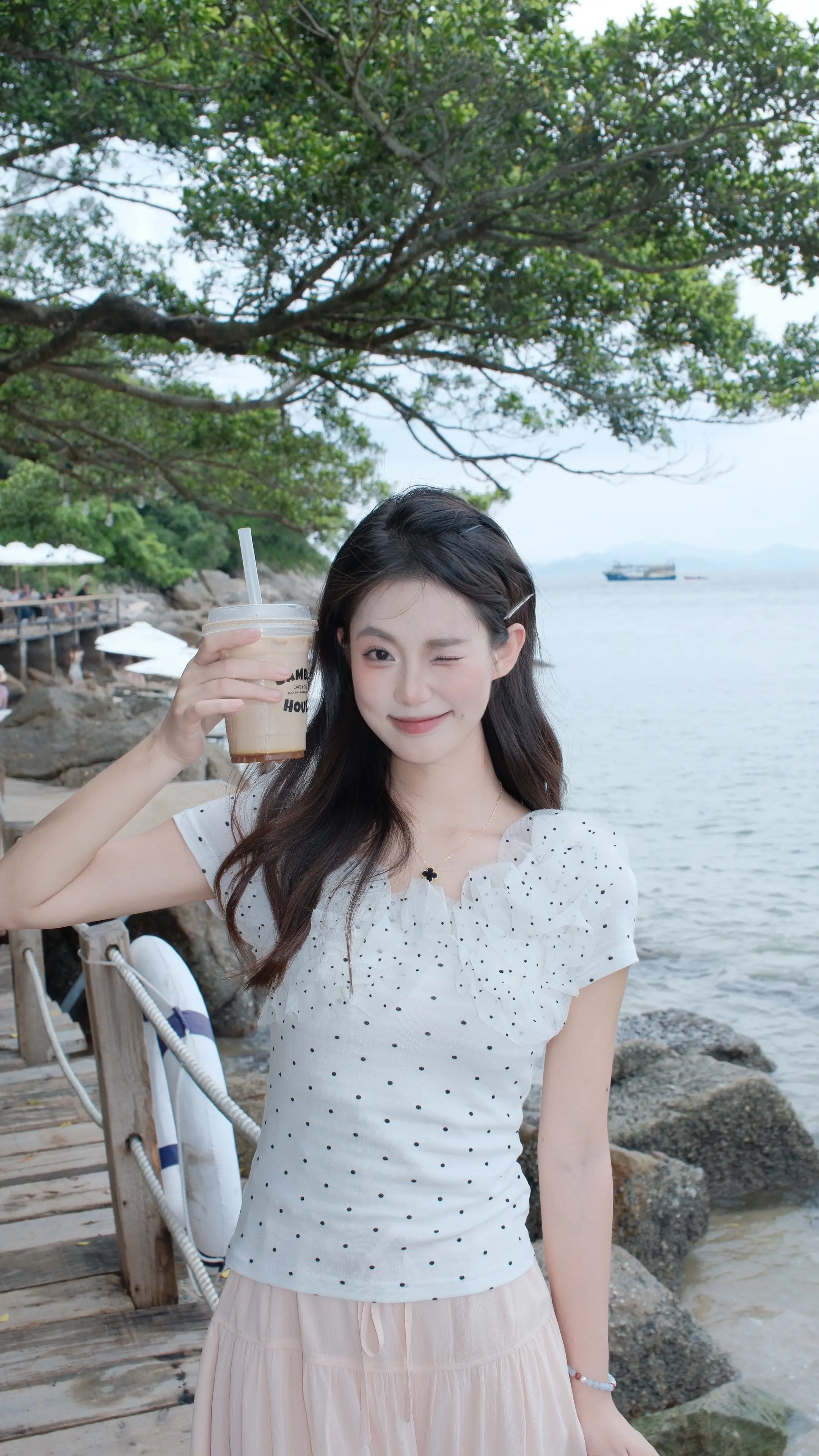 “普通 我担心我普通   扑通 我的心在扑通”