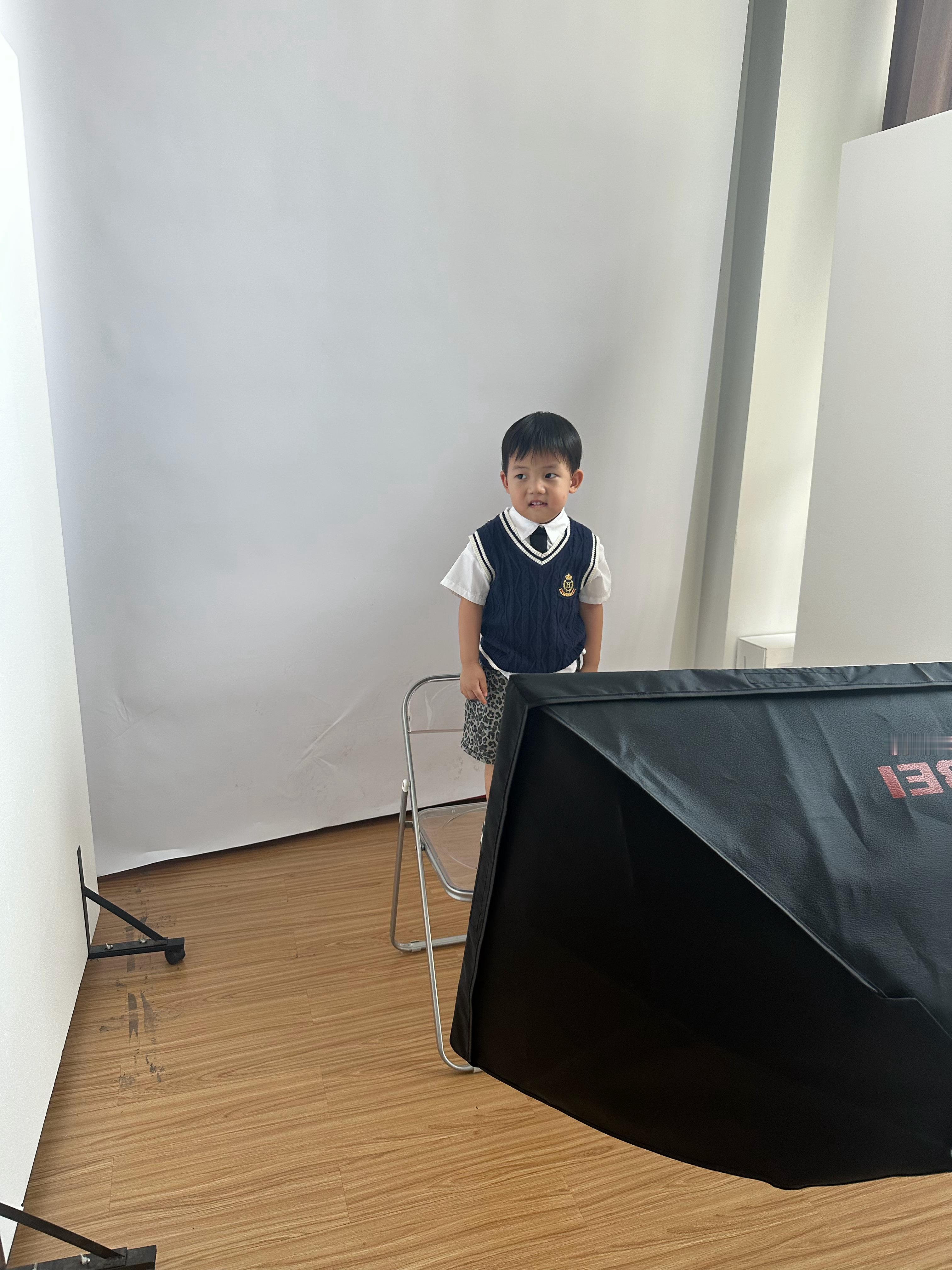 阿琛长大了，准备正式读幼儿园了[泪奔] ​​​