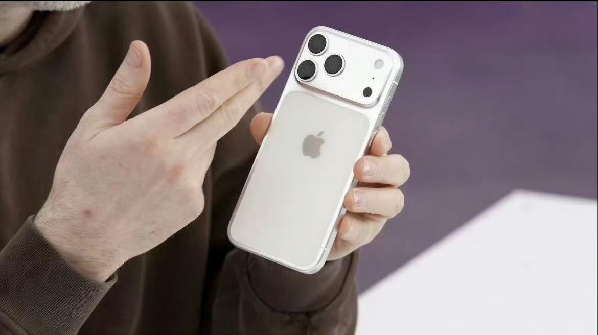 iPhone17Pro 丑我感觉不丑啊！这设计感觉还挺高级，而且具体落实到最后的