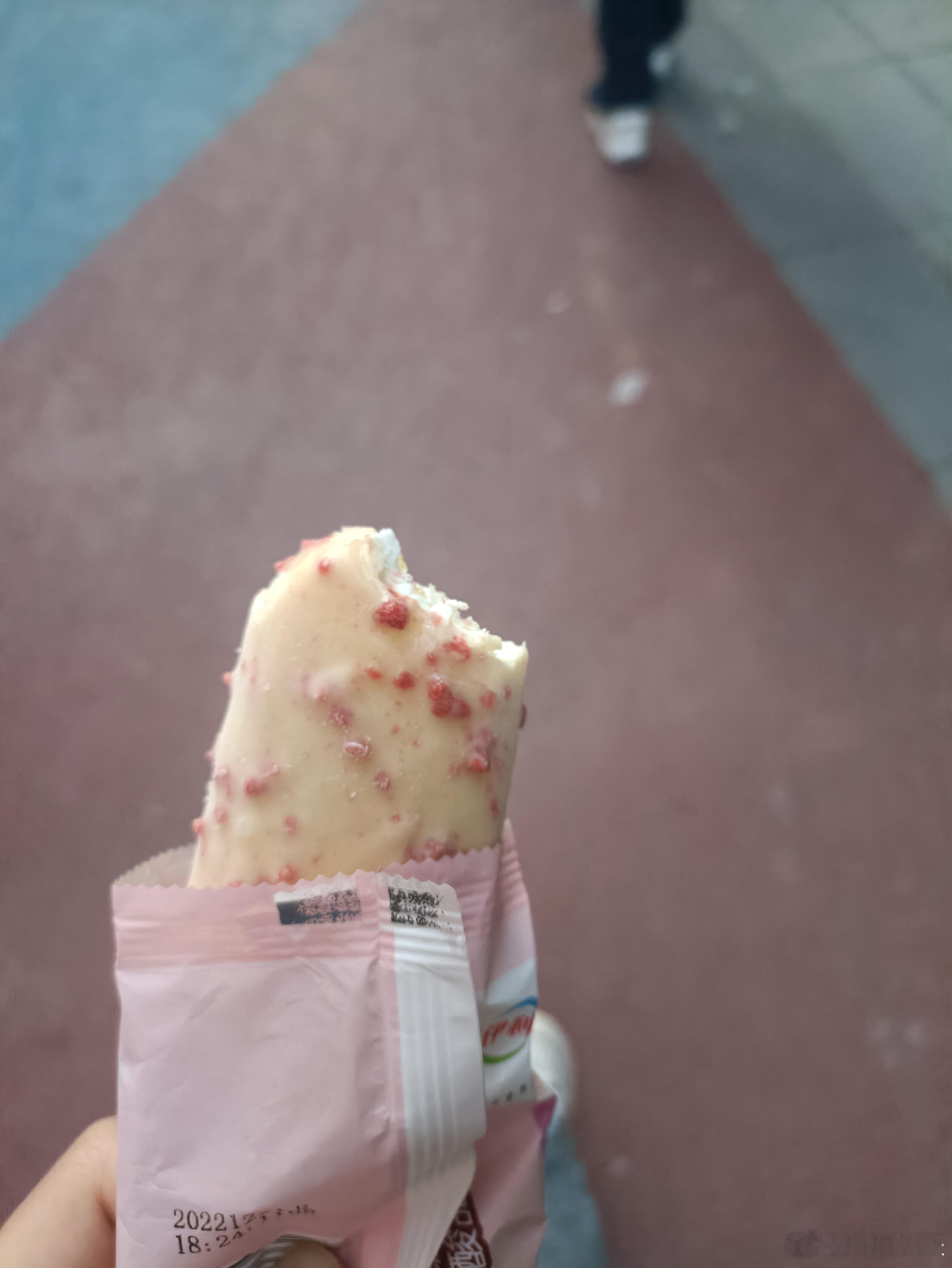 减脂期一定要杜绝的食物，别的我都能接受，但是夏天那么热雪糕真的戒不掉[苦涩] ​