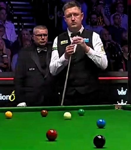 同时段进行的凯伦威尔逊与艾伦之间第二阶段阶段比赛依旧打得难解难分，比分紧咬6-6