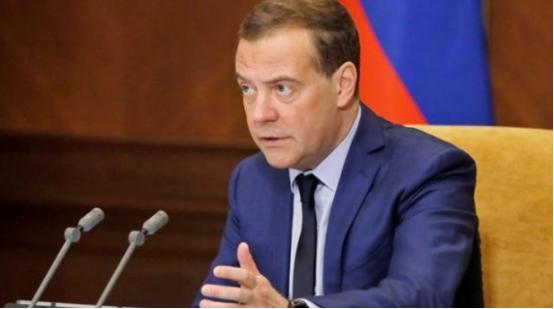 美国“吞并”格陵兰岛提案震惊世界，俄罗斯立刻开挂回应：岛民也能投票加入我们，这场