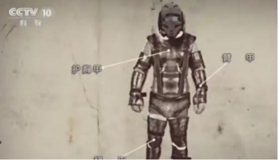 人被蟒蛇吞进肚子后，能不能用手里的刀逃出来？2014年，美国一位男子为了验证蟒蛇