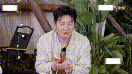 郭京飞的嘴宛如实时弹幕  看郭京飞综艺片段笑出眼泪，他说话节奏太好了，每句都是笑