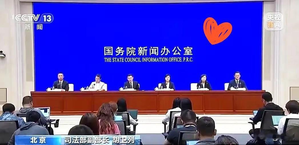 整整三十万人，说脱下制服就彻底脱下了！5月21号的发布会上把实底一抛：全国一年里
