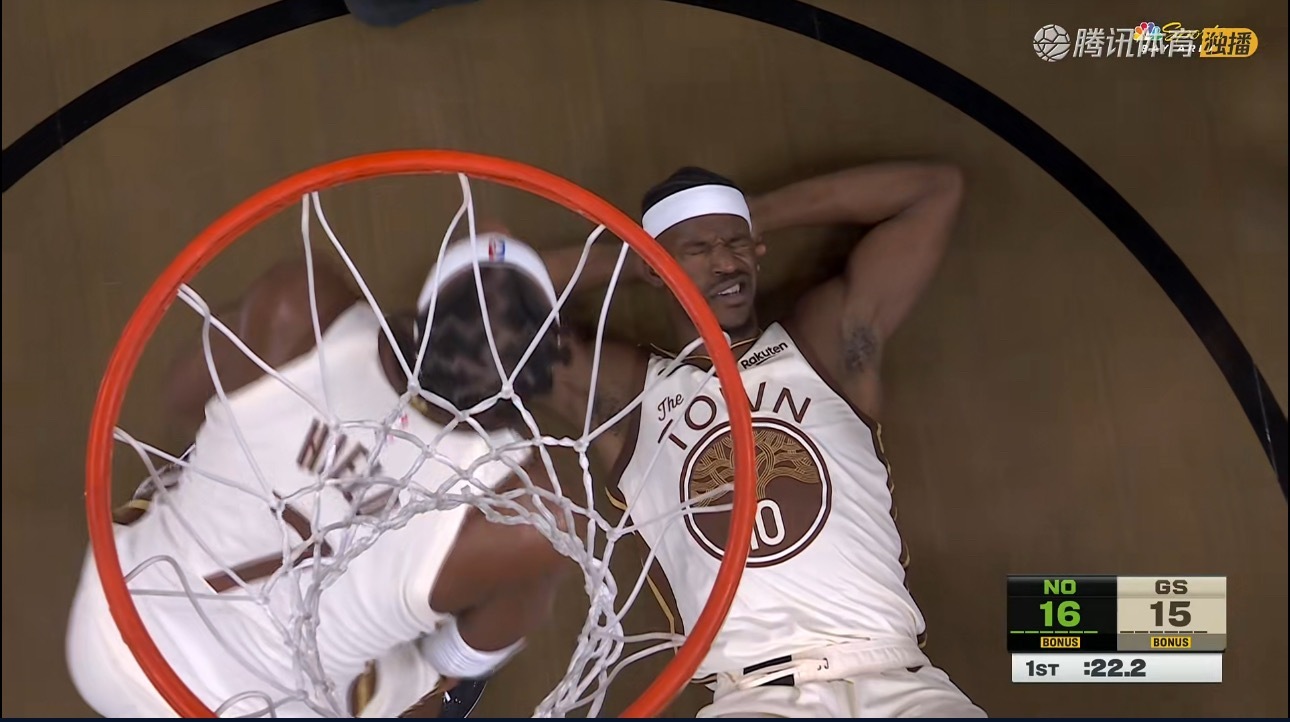 刚才吉米这下吓我一跳，倒下去的时候碰到后脑勺 另外，差点一个脚差点踩到小巴特勒上