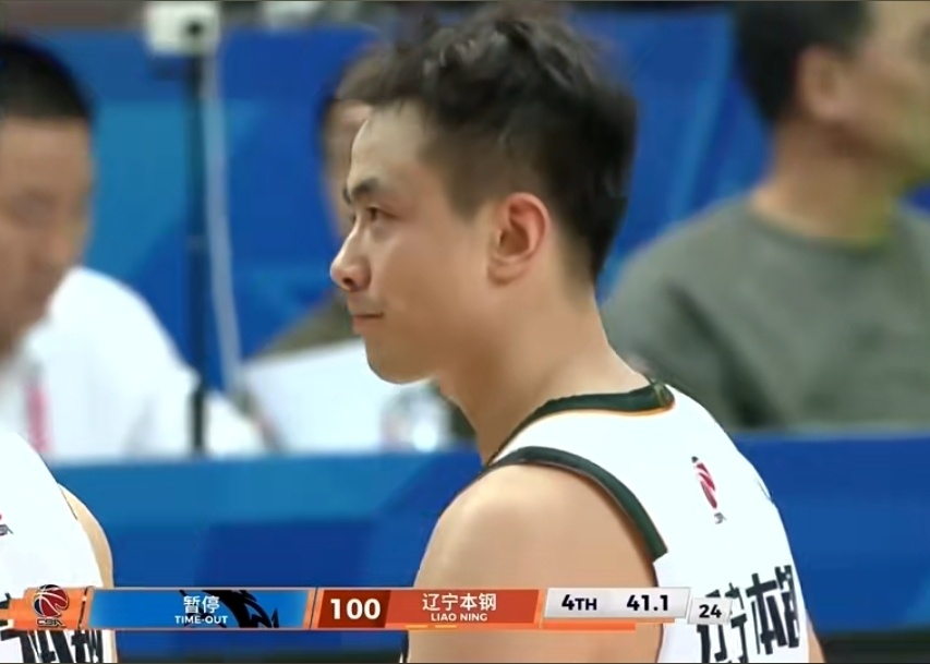 辽篮MVP赵继伟，虽然胳膊有伤，但拼搏精神，辽篮其他球员学习学习哈。cba辽宁男