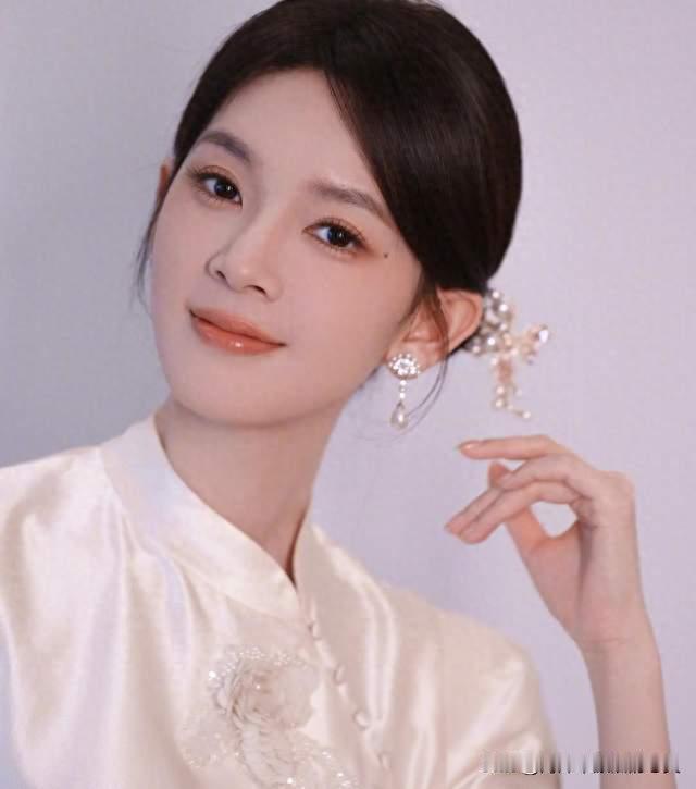陈瑶这身材绝了！巴掌小脸大长腿，妥妥衣架子