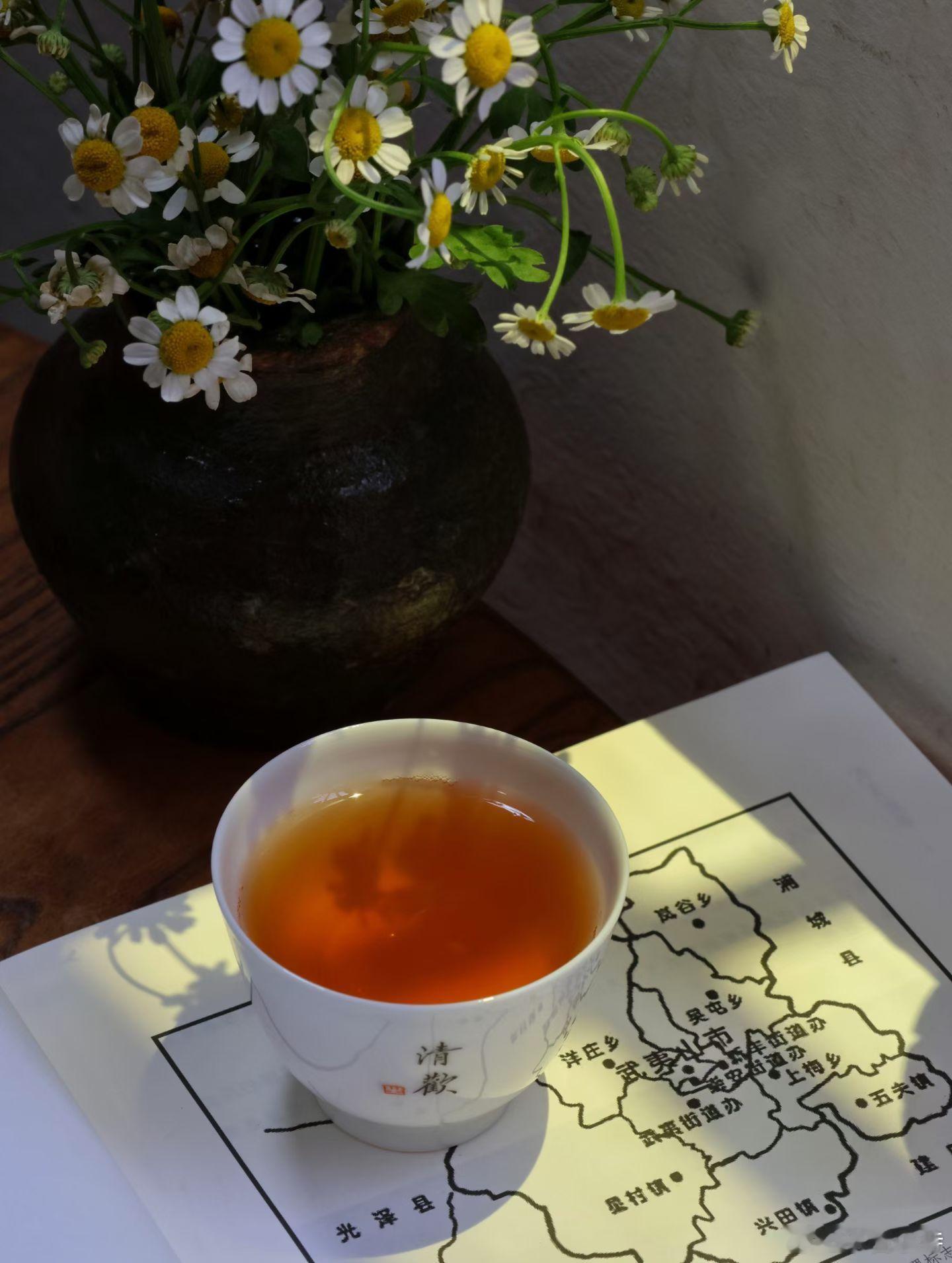 囊有钱，仓有粟，腹有诗书，便是山中宰相；身无病，心无忧，门无债主，方为地上神仙。