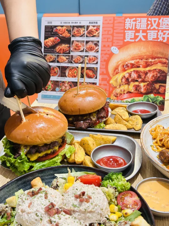 听我说，碳水脑袋闭眼冲！这家本地汉堡店绝啦