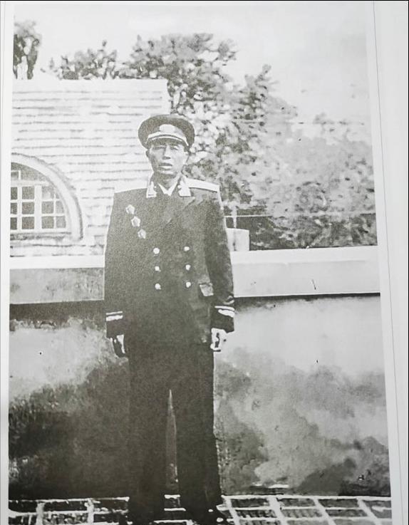 让你们师长跑步来见我。1970年春天，一位老人来到了河北113师驻地的大门口，当