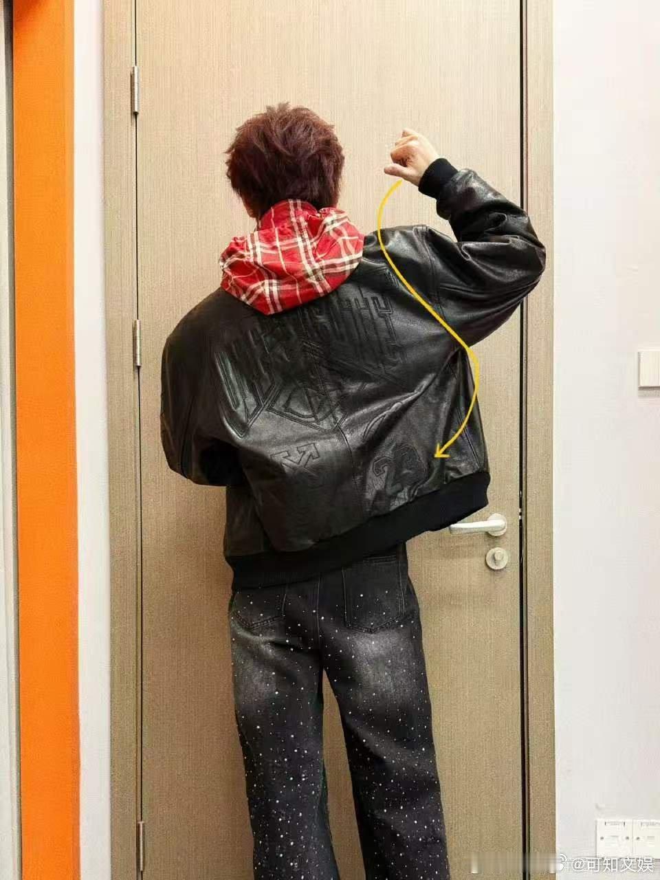 丁程鑫愣神丁程鑫忘了自己要干嘛丁程鑫突然忘了自己要干嘛，哈哈哈， 